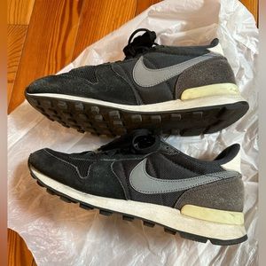 Nike Women’s internationalist Sneakers